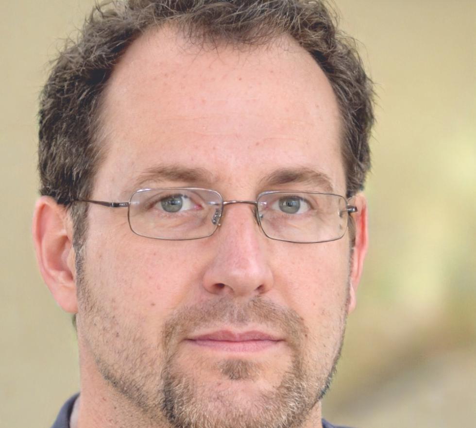 Pierre Dubois, Expert en Finance d'Entreprise